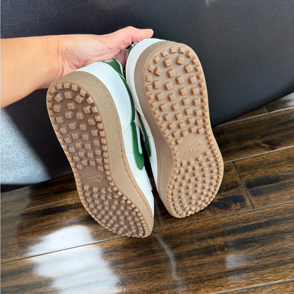 NWOT Nike Sneaker - Picture 5 of 10